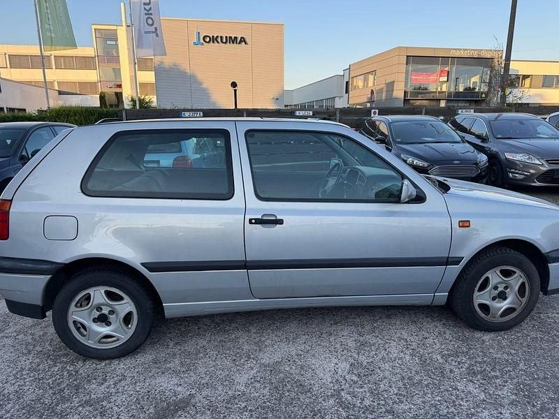 Gebraucht VW Golf III 90 PS (66 kW) 1992 Silber Kleinwagen
