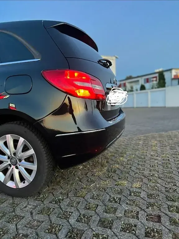 Gebraucht Mercedes B180 109 PS (80 kW) 2012 Schwarz Kleinwagen