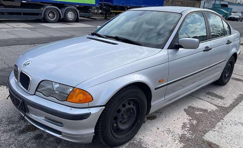 Gebraucht BMW 318 118 PS (86 kW) 1999 Silber Limousine