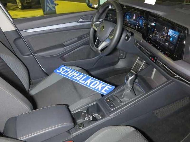 Gebraucht VW Golf VIII Life 150 PS (110 kW) 2023 Weiß Limousine