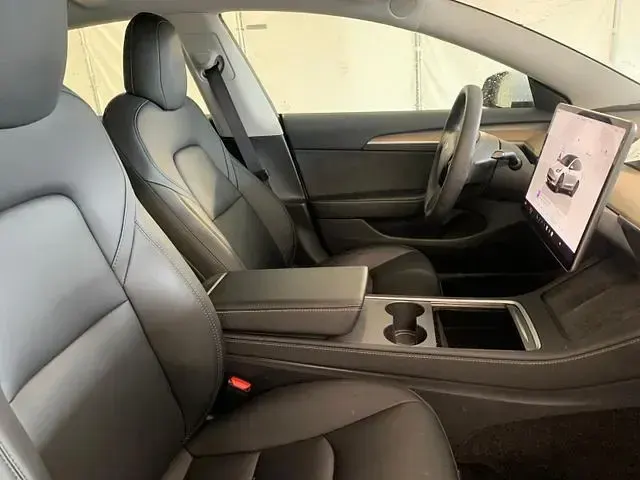 Gebraucht Tesla Model 3 258 kW (351 PS) 2023 Weiss metallic Limousine