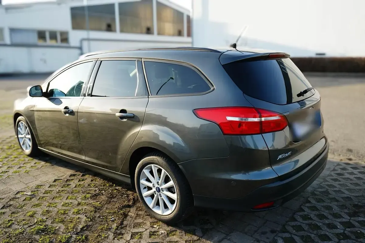 Gebraucht Ford Focus Business Edition 125 PS (91 kW) 2017 Grau Kombi