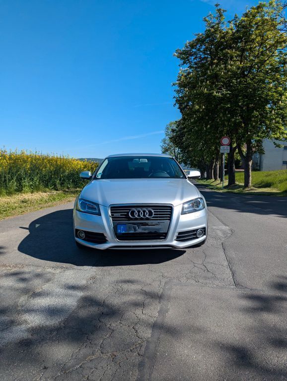 Silber Gebraucht 2012 Audi A3 S-Line Limousine | 6.300 € (Guter Preis) - Bild 1/4