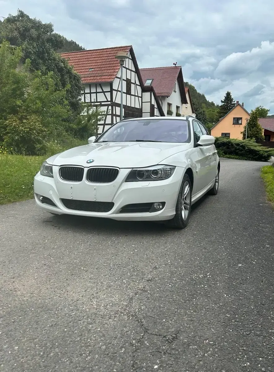 Gebraucht BMW 320 163 PS (119 kW) 2012 Kombi