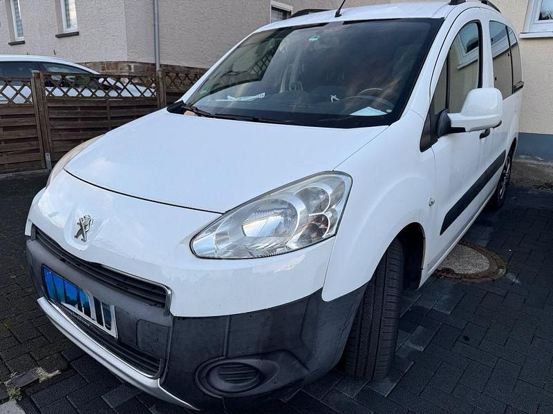 Weiß Gebraucht 2013 Peugeot Partner Tepee Active Van / Kleinbus | 2.700 € (Fairer Preis) - Bild 1/4