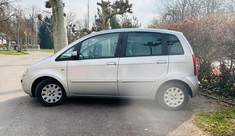 Gebraucht Fiat Idea Active 95 PS (69 kW) 2005 Silber Van / Kleinbus