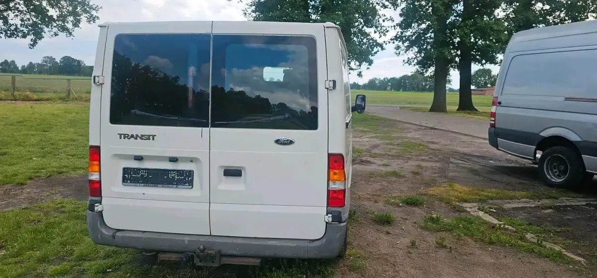 Gebraucht Ford Transit 85 PS (62 kW) 2003 Weiß Van / Kleinbus
