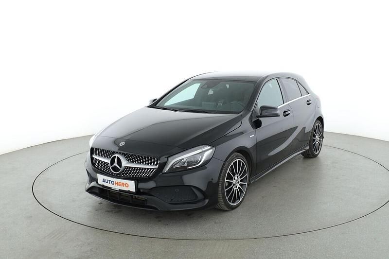 Schwarz Gebraucht 2017 Mercedes A200 AMG Limousine | 20.350 € - Bild 1/3