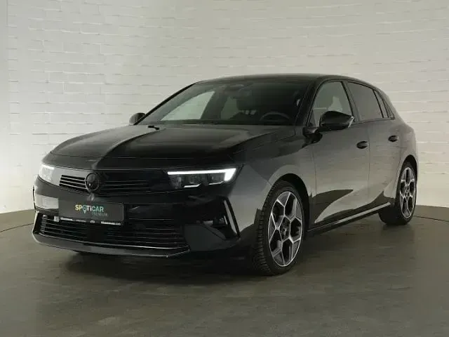 Usado Opel Astra 131 HP (96 kW) 2025 Preto Sedan
