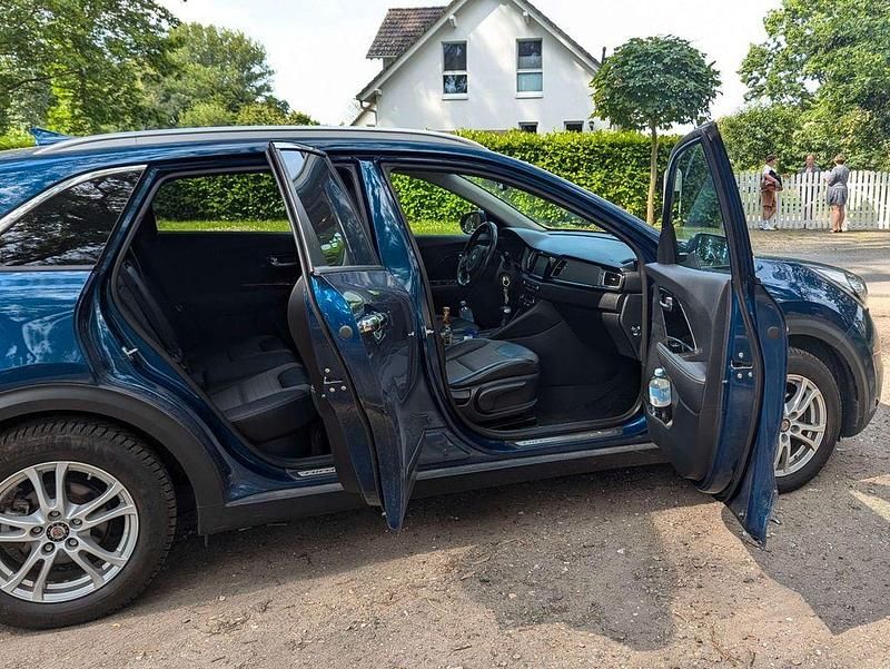 Gebraucht Kia Niro 105 PS (77 kW) 2018 Blau SUV