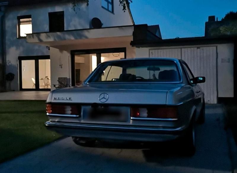 Gebraucht Mercedes 280 185 PS (136 kW) 1982 Silber Coupé