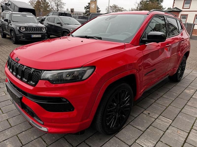 Gebraucht Jeep Compass Altitude 131 PS (96 kW) 2023 Rot SUV