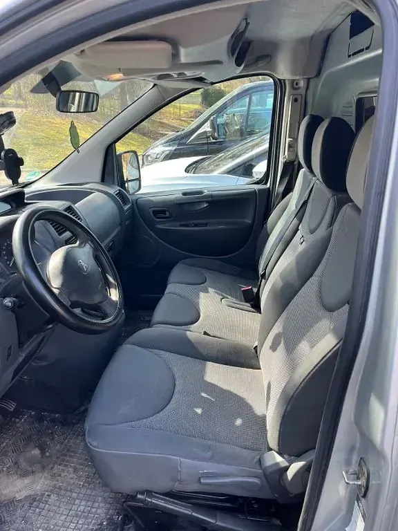Gebraucht Peugeot Expert 128 PS (94 kW) 2013 Silber Van