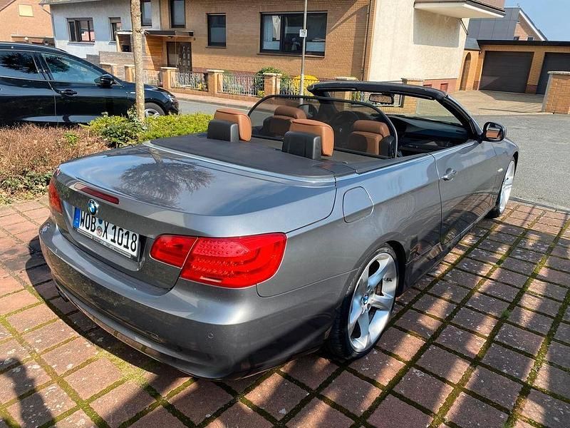 Gebraucht BMW 330 Cabriolet Performance 245 PS (180 kW) 2011 Grau Cabrio
