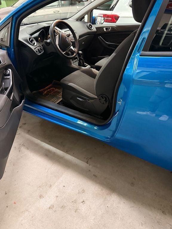 Gebraucht Ford Fiesta SYNC Edition 65 PS (47 kW) 2015 Blau Kleinwagen