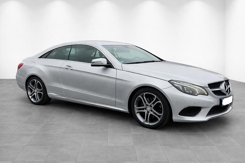 Gebraucht Mercedes E220 170 PS (125 kW) 2014 Silber Coupé