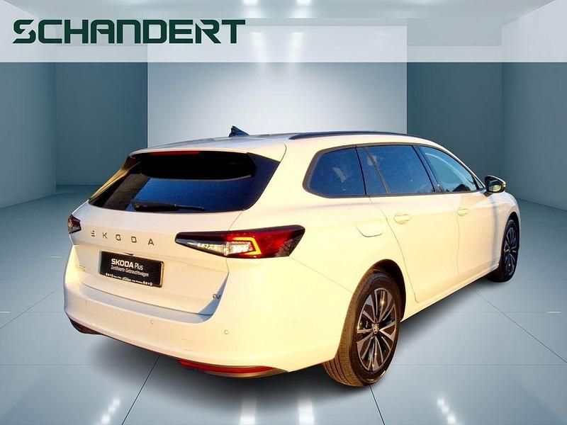 Gebraucht Skoda Superb Selection 204 PS (150 kW) 2025 Purity weiss Kombi