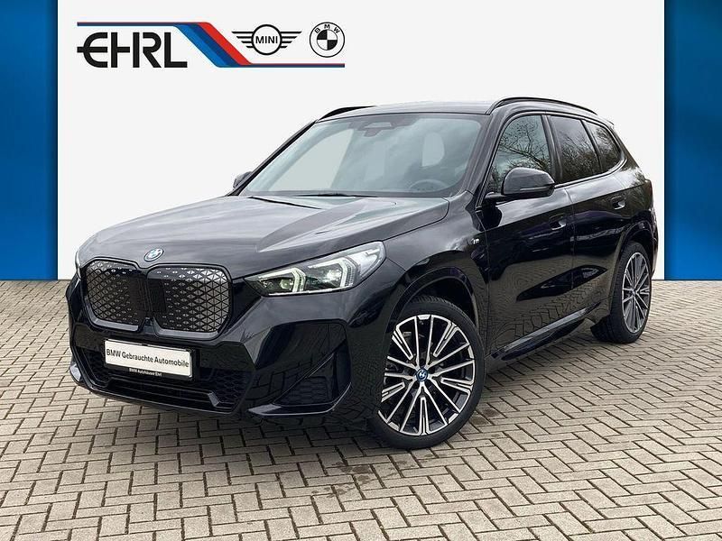Schwarz Gebraucht 2023 BMW iX1 Luxury Line SUV | 47.906 € (Fairer Preis) - Bild 1/4