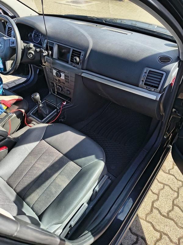 Gebraucht Opel Vectra Cosmo 140 PS (102 kW) 2008 Schwarz Kombi