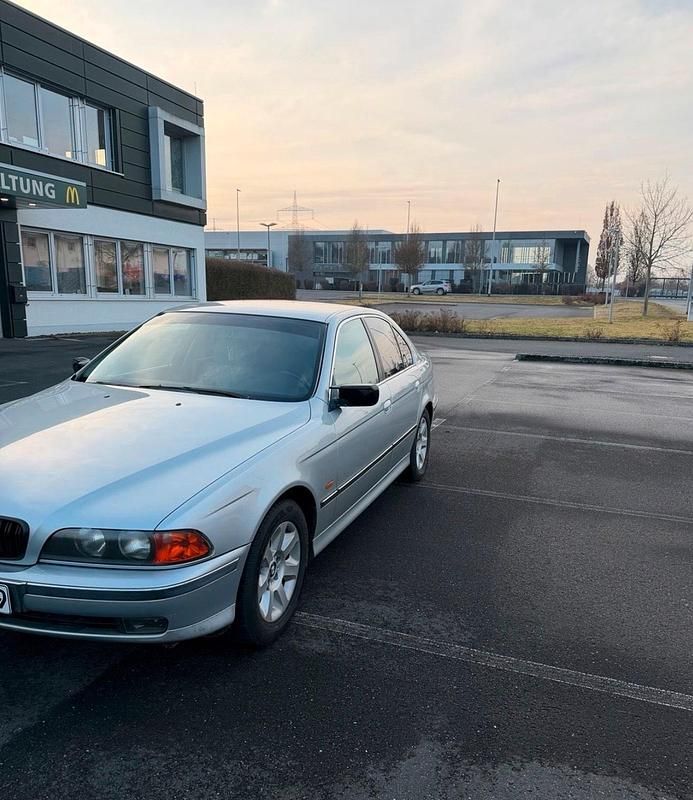 Silber Gebraucht 1998 BMW 528 Sport Line Limousine | 3.600 € (Fairer Preis) - Bild 1/4