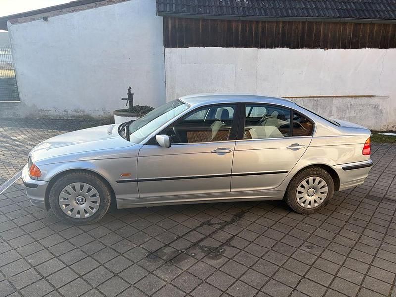 Gebraucht BMW 320 150 PS (110 kW) 1998 Silber Limousine