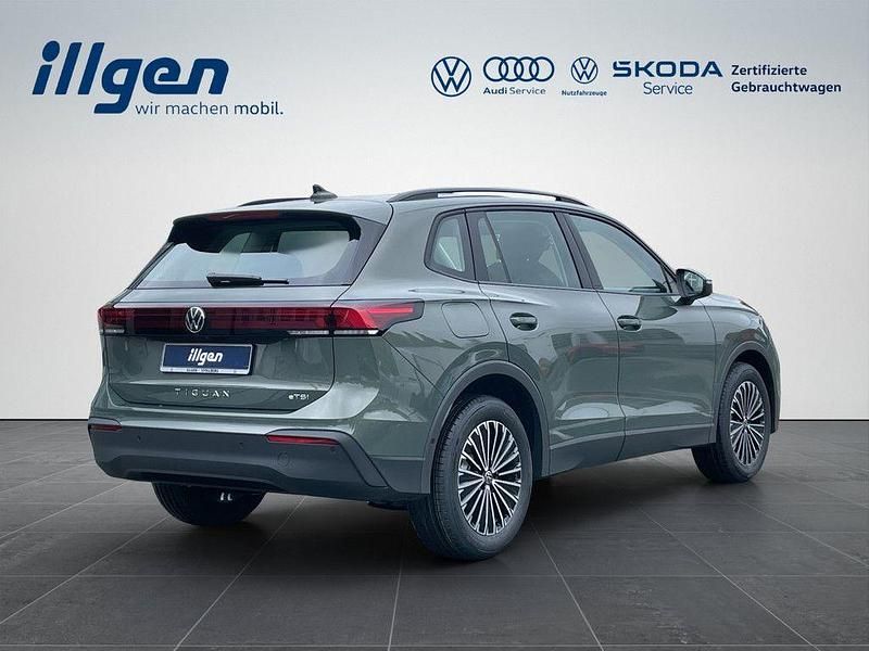 Neu VW Tiguan Life 150 PS (110 kW) 2026 Cipressino grün SUV