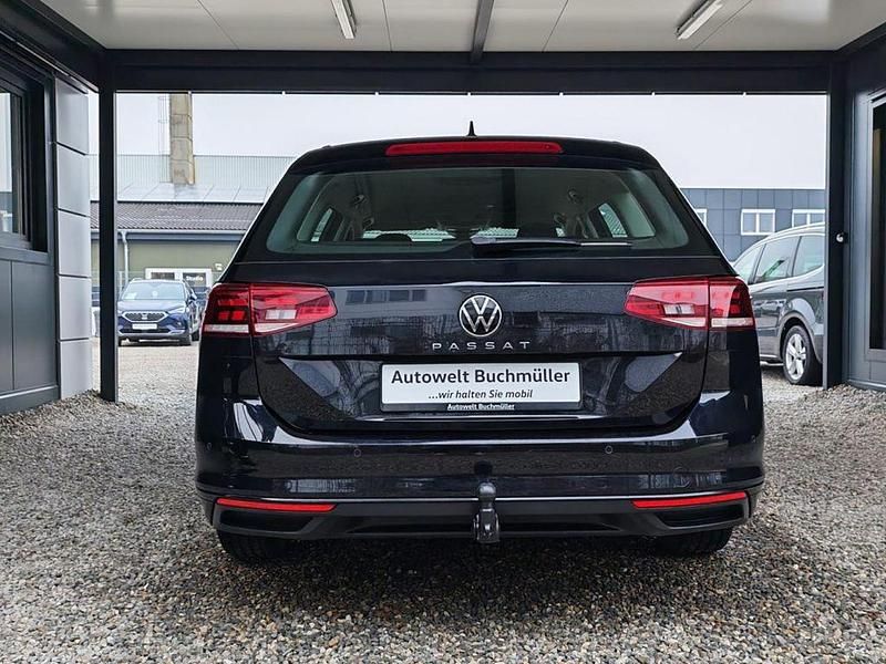 Gebraucht VW Passat 150 PS (110 kW) 2022 Schwarz Limousine
