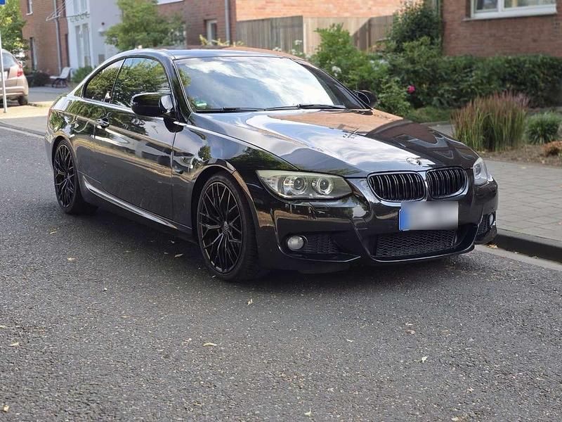 Schwarz Gebraucht 2011 BMW 320 M Performance Coupé | 9.999 € (Etwas zu teuer) - Bild 1/4