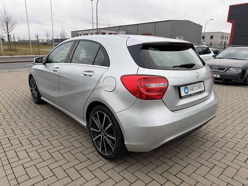 Gebraucht Mercedes A180 122 PS (89 kW) 2013 Silber Limousine