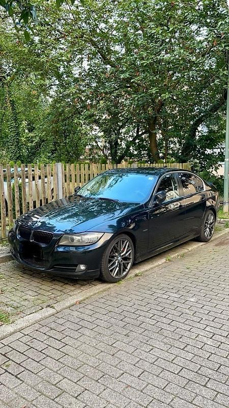 Schwarz Gebraucht 2010 BMW 325 Limousine | 6.555 € (Superpreis) - Bild 1/4