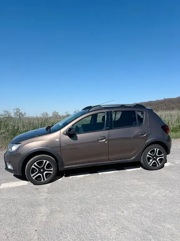 Gebraucht Dacia Sandero Celebration 90 PS (66 kW) 2018 Braun Limousine