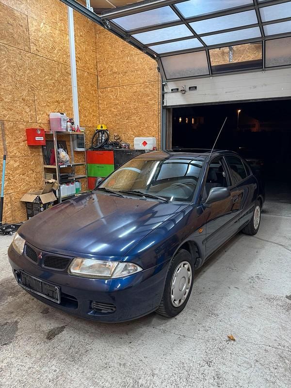 Blau Gebraucht 1999 Mitsubishi Carisma Limousine | 1.800 € - Bild 1/4