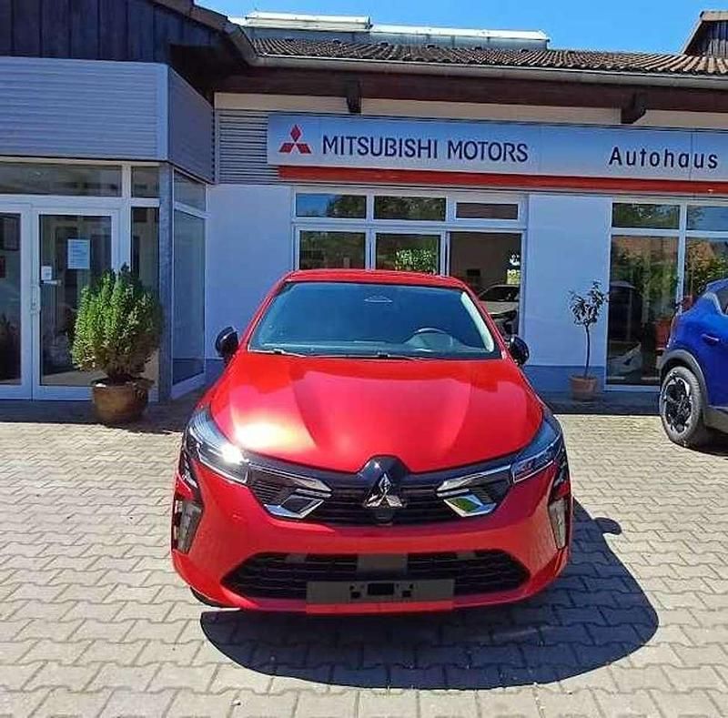 Neu Mitsubishi Colt Plus 67 PS (49 kW) 2025 Aurorarot Limousine