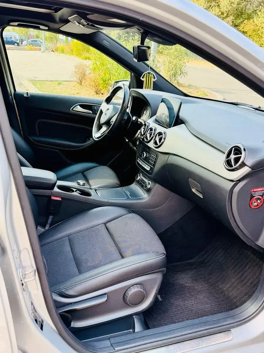 Gebraucht Mercedes B200 Urban 136 PS (100 kW) 2018 Silber Kleinwagen