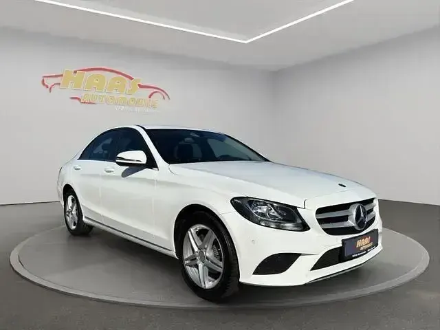 Gebraucht Mercedes C180 156 PS (114 kW) 2019 Weiß Limousine