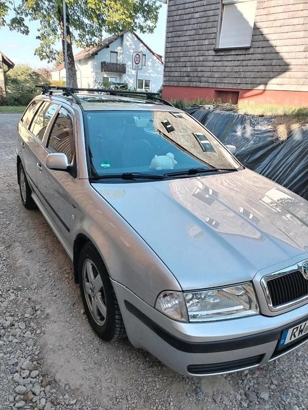 Silber Gebraucht 2001 Skoda Octavia Kombi | 2.001 € (Fairer Preis) - Bild 1/4