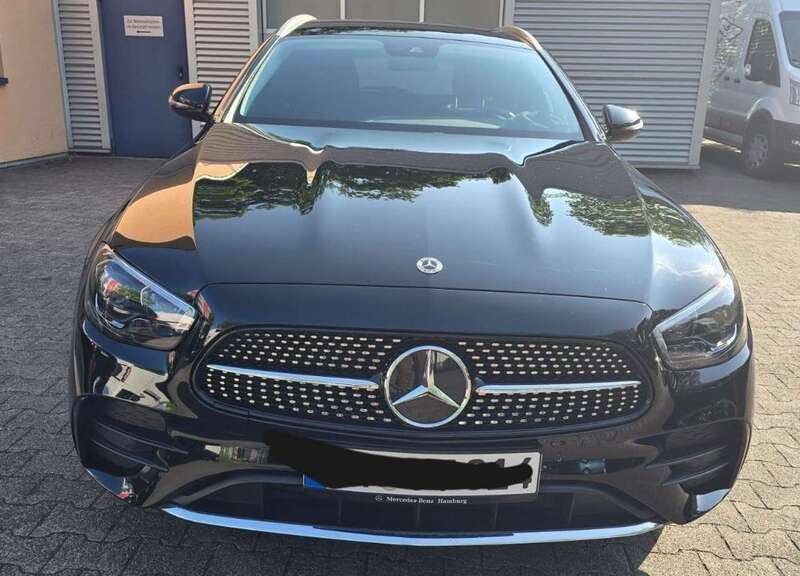 Schwarz Gebraucht 2023 Mercedes E300 AMG Kombi | 40.900 € (Guter Preis) - Bild 1/4