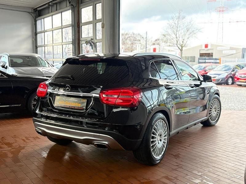 Gebraucht Mercedes GLA220 Urban 170 PS (125 kW) 2014 Schwarz SUV