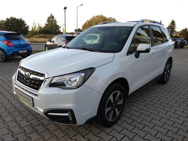 Crystal white pearl (metallic) Gebraucht 2019 Subaru Forester Platinum SUV | 18.795 € (Teuer) - Bild 1/4