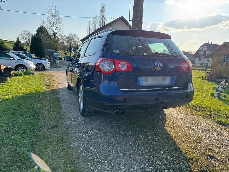 Gebraucht VW Passat 140 PS (102 kW) 2007 Blau Kombi