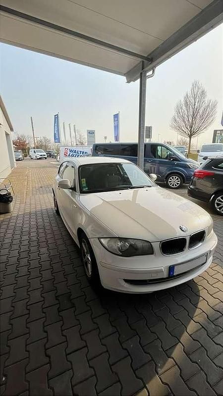 Gebraucht BMW 116 122 PS (89 kW) 2009 Weiß Kleinwagen
