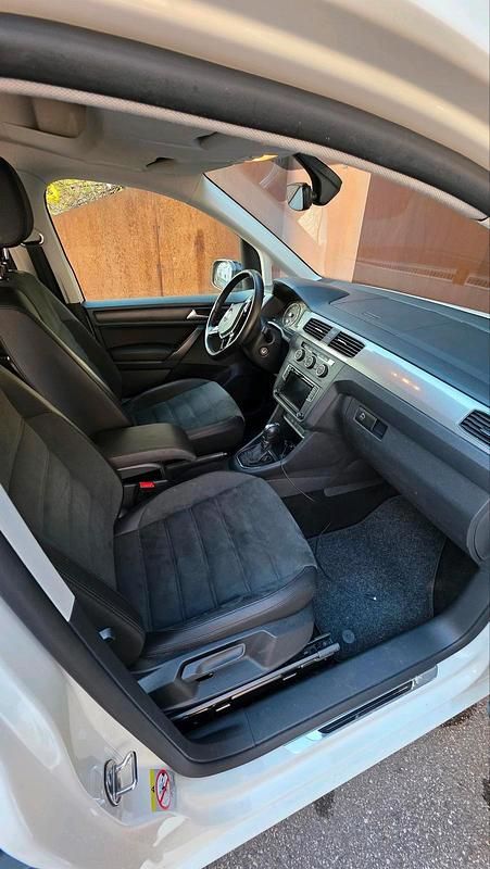 Gebraucht VW Caddy Highline 135 PS (99 kW) 2020 Weiß Van / Kleinbus