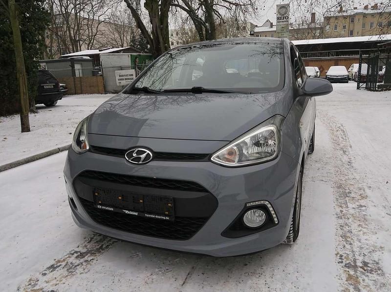 Baby elephant / sol Gebraucht 2014 Hyundai i10 Edition Kleinwagen | 7.999 € (Etwas zu teuer) - Bild 1/4