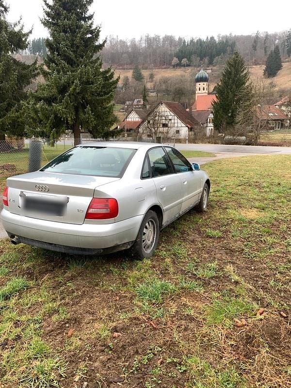 Gebraucht Audi A4 125 PS (91 kW) 2000 Silber Limousine