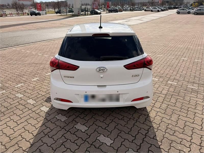 Gebraucht Hyundai i20 Active 90 PS (66 kW) 2017 Weiß Kleinwagen