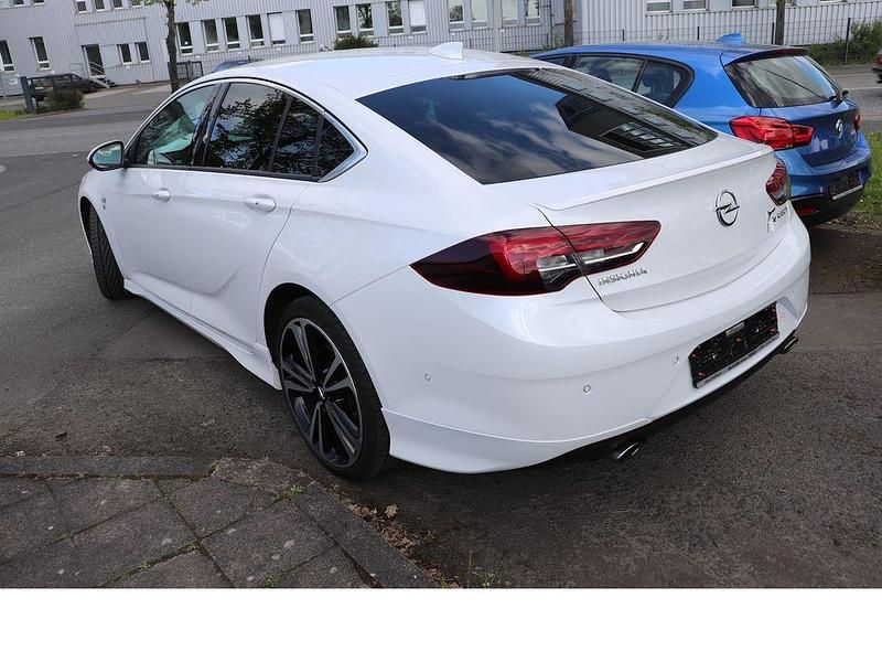 Usado Opel Insignia Dynamic 260 HP (191 kW) 2017 Branco Sedan