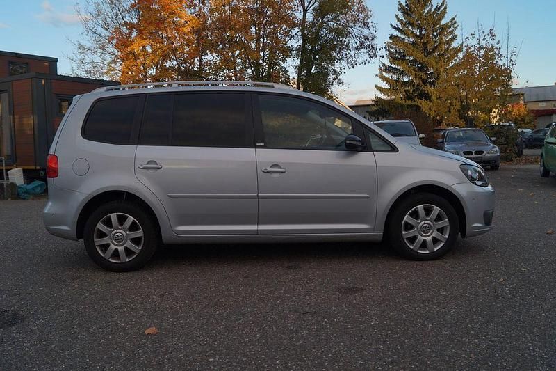 Gebraucht VW Touran Style 140 PS (102 kW) 2012 Silber Van / Kleinbus