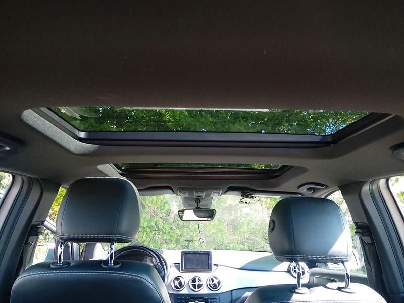 Gebraucht Mercedes B180 Edition 1 122 PS (89 kW) 2012 Silber Van / Kleinbus