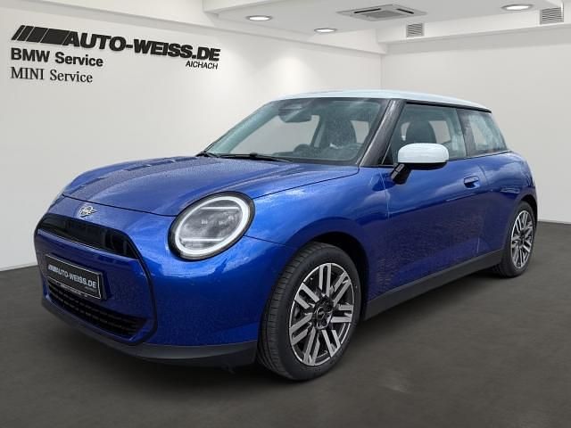 Blazing blue (blau) Gebraucht 2024 Mini Cooper Classic Kleinwagen | 28.300 € (Fairer Preis) - Bild 1/4