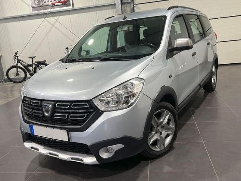 Silber Gebraucht 2020 Dacia Lodgy Stepway Van / Kleinbus | 14.995 € (Teuer) - Bild 1/4